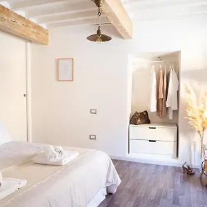 Orange Tuscany Flat , San Miniato Italien